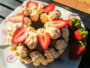 Sponge Cake with Strawberries and Champagne