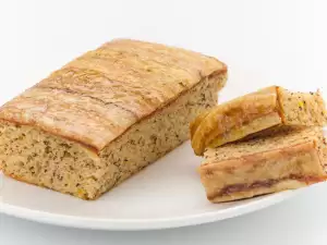 Lean Cake with Nuts and Jam