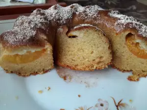 Sponge Cake with Apricots