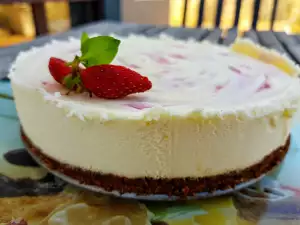 Keto Cake with Strawberries and Mascarpone