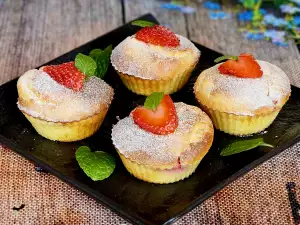 Keto Coconut and Strawberry Cupcakes