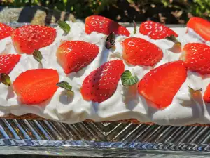 Keto Cake of Nuts, Cream and Strawberries