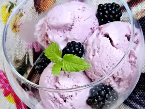 Keto Blackberry Ice Cream