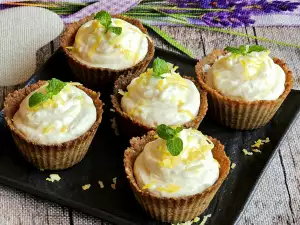 Keto Tartlets with Lemon Cream