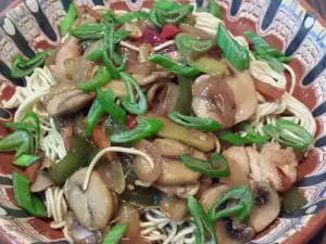 Chinese-Style Spaghetti with Chicken and Vegetables