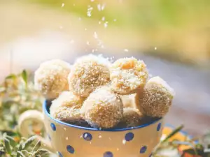 Coconut Truffles with Cashew