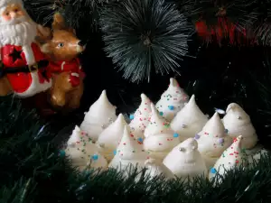 Christmas Meringues