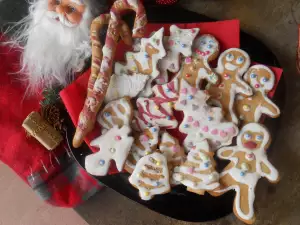 Christmas Cookies with Egg White Glaze