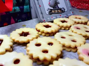 Favorite Christmas Linzer Cookies