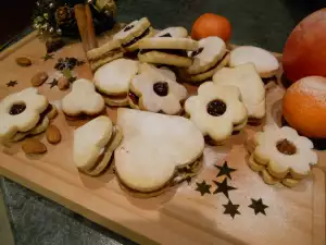 Christmas Linzer Cookies