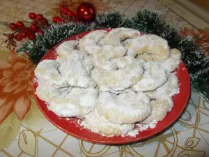 Snowy Christmas Crescents