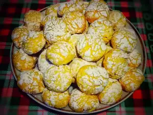 Christmas Crinkle Cookies with Turmeric