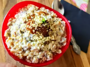 Oatmeal with Hemp Seeds