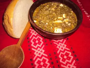 Grandma`s Nettle Porridge with Eggs and Feta