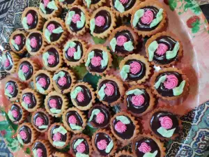 Homemade Baskets with Chocolate Stuffing