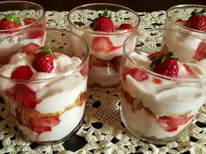 Cream with Philadelphia and Strawberries