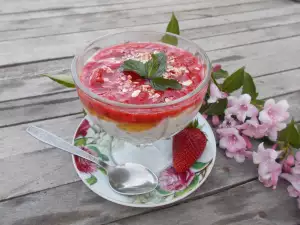 Yogurt with Strawberries and Chia