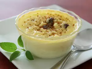 Pudding with Champagne and Raisins