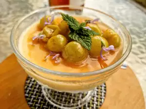 Dessert Cream with Grapes and White Chocolate