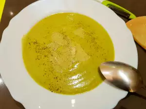 Avocado and Zucchini Cream Soup