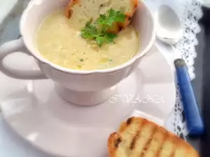 Cream Soup with Chickpeas and White Mussels