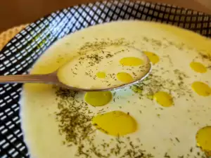 Pea and Yogurt Cream Soup