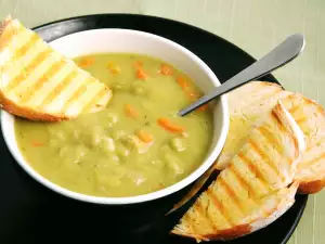 Cream Pea Soup with Noodles