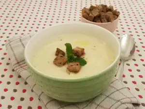 Cream of Cauliflower Soup with Potatoes