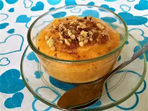 Pumpkin Cream with Walnuts and Cinnamon