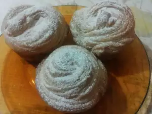 Cruffins with Powdered Sugar