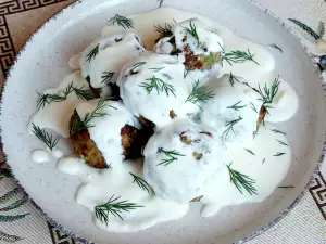 Meatballs with Minced Meat and Zucchini in Yogurt Sauce