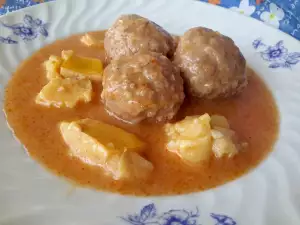 Stew with Meatballs and Quinces