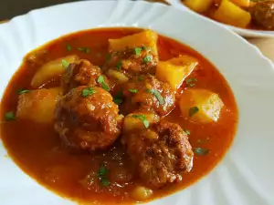 Minced Meat and Rice Meatballs Stew