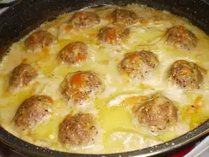 Oven-Baked Meatballs in a Cream Sauce