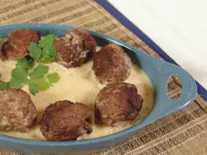 Spanish Meatballs in Sauce