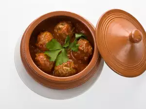 Meatballs in a Clay Pot