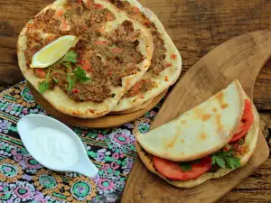 Lahmacun - Tasty Turkish Pizza