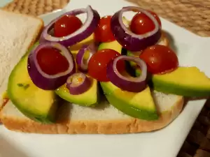 Light Vegan Avocado Sandwiches