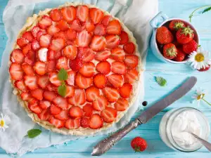 Hazelnut and Strawberry Cake