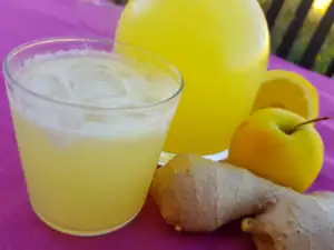 Aromatic Water from Lemon, Apple, Ginger and Celery