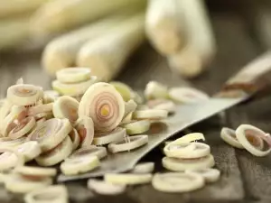 sliced lemongrass