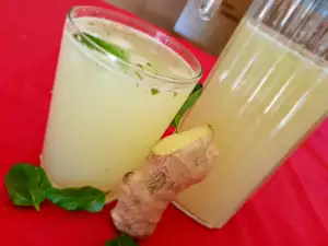 Healthy Ginger and Mint Lemonade