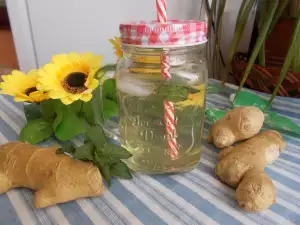 Lemonade with Honey and Ginger