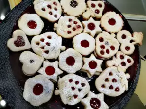 Linzer Cookies