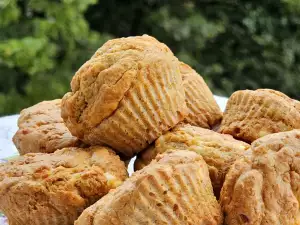 Small Muffins with Spelt and White Cheese