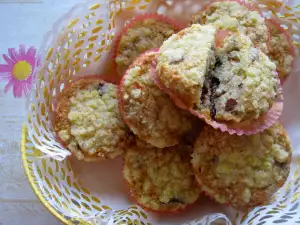 Plum Muffins with Crunchy Topping