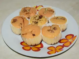 Muffins with Walnuts and Jam