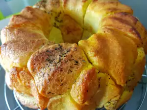 Monkey Bread with White Cheese and Spices