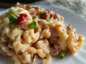 Macaroni with Minced Meat, Tomatoes and Cream