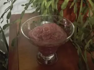 Homemade Raspberry Ice Cream